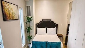 Room - Modern Studio Retreat Near Des Moines Attractions (Des Moines)