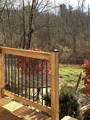Outdoor dining - 3BR Modern Home in Kingston - Sleeps 6 -Fire Pit -Game Room -Pet Friendly (Kingston)