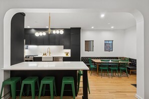 Fridge, microwave, oven, stovetop - Giant 5-Bedroom Home w/ Pool Table, 15 Min to Wrigley & Downtown (Chicago)