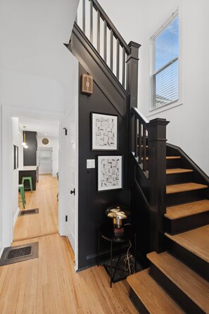 Interior - Giant 5-Bedroom Home w/ Pool Table, 15 Min to Wrigley & Downtown (Chicago)