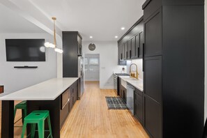 Fridge, microwave, oven, stovetop - Giant 5-Bedroom Home w/ Pool Table, 15 Min to Wrigley & Downtown (Chicago)
