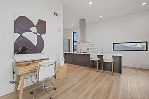 Interior - Cozy / New 2-bedroom apartment in North Hollywood (Los Angeles)