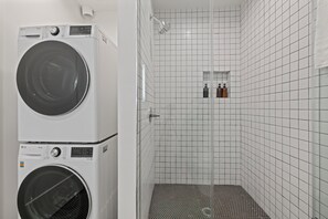 Handdukar, tvål och toalettpapper