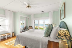 4 bedrooms, desk, iron/ironing board, WiFi - Waterfront, Private Beach, Gorgeous Views! (Yarmouth)