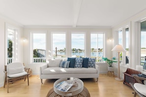 TV, offices - Waterfront, Private Beach, Gorgeous Views! (Yarmouth)