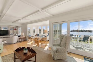 Télévision, espaces bureaux