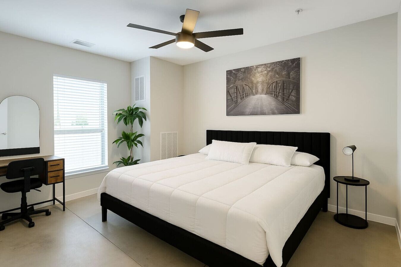 2 bedrooms, desk, iron/ironing board, WiFi
