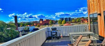 Modern 2BR Apartment Near Des Moines Attractions