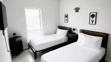 1 bedroom, desk, iron/ironing board, WiFi