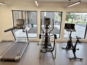 Fitness facility - Chic Des Moines 2BR with Amenities & Prime Location (Des Moines)