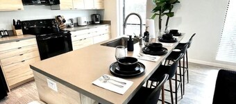 Chic Des Moines 2BR with Amenities & Prime Location