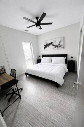 Chic Des Moines 2BR with Amenities & Prime Location