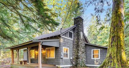 Lolo Bear Cabin: Pet-Friendly Mt. Hood Retreat