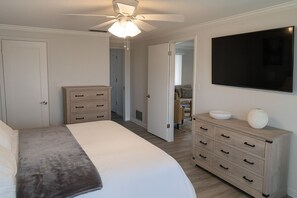Suite, Patio | Desk, laptop workspace, free WiFi, bed sheets