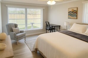 Suite, Patio | Desk, laptop workspace, free WiFi, bed sheets - Spacious Family Retreat Port Charlotte (Port Charlotte)