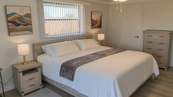 Suite, Patio | Desk, laptop workspace, free WiFi, bed sheets