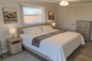 Suite, Patio | Desk, laptop workspace, free WiFi, bed sheets - Spacious Family Retreat Port Charlotte (Port Charlotte)