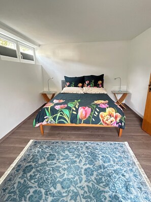 1 bedroom, desk, iron/ironing board, free WiFi