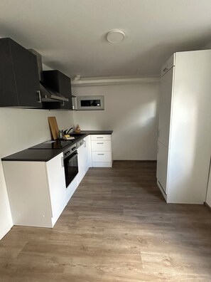 Horno, parrilla de estufa, lavavajillas y tostadora 