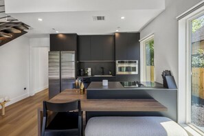 Fridge, microwave, oven, stovetop - The O`Four Lofts Cabin, Unit B (Houston)