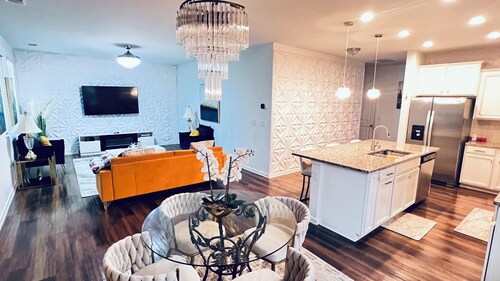 Cozy single-family home + fenced backyard + Office