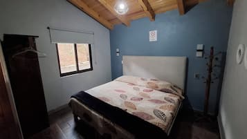 2 bedrooms, WiFi (free), bed sheets