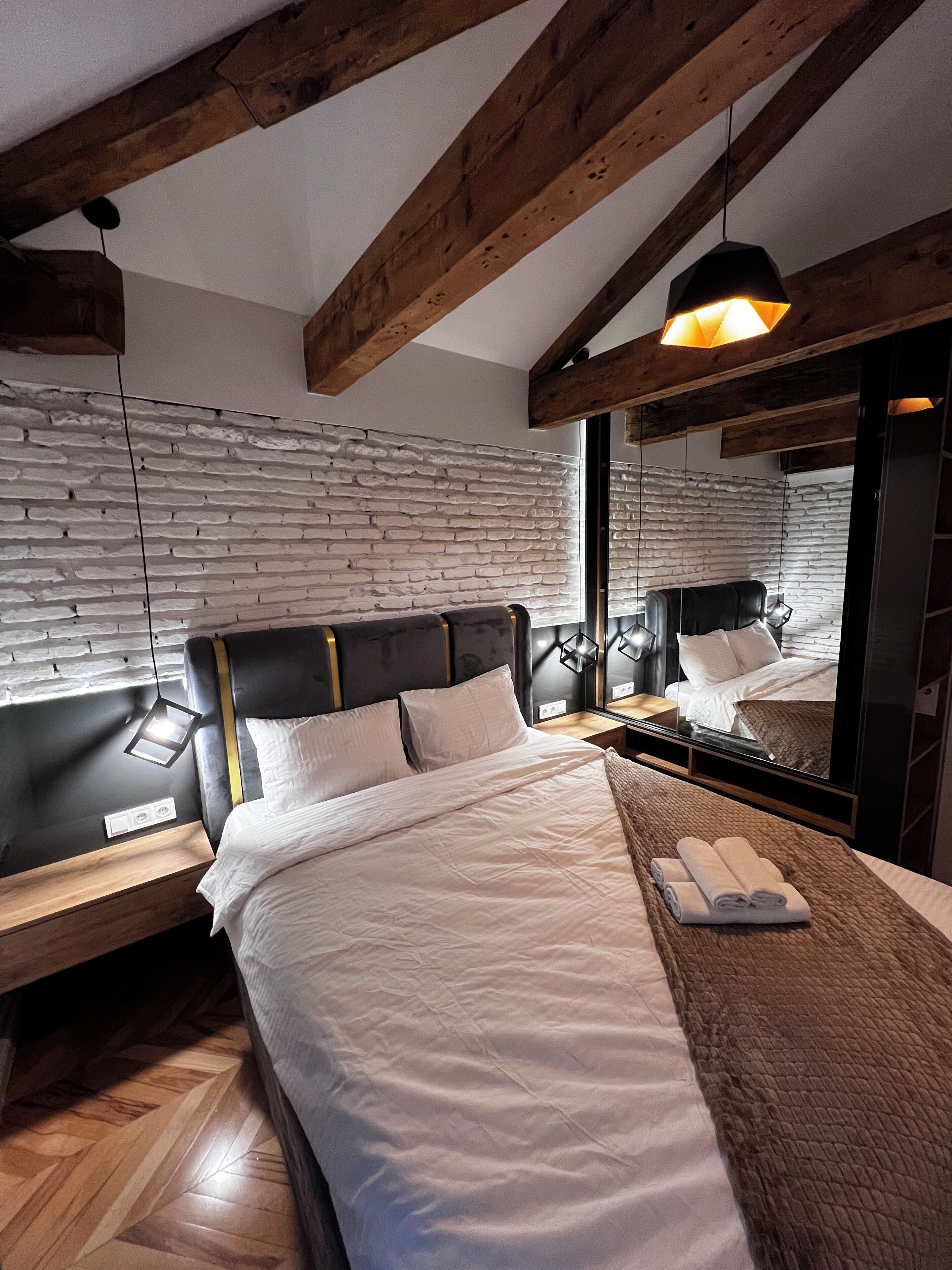 Caja de seguridad en la habitación y escritorio 