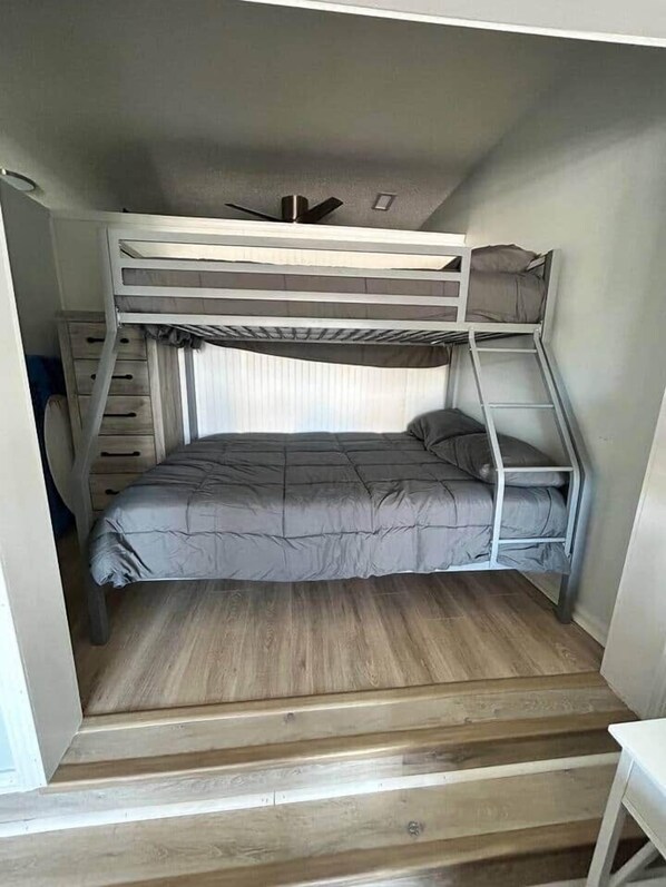 Iron/ironing board, travel cot, free WiFi, bed sheets - Cozy Coastal Condo in Murrells Inlet! (Garden City)