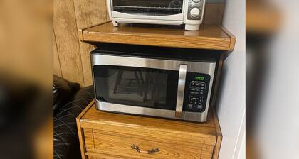 Charming 1-bedroom cabin in Crumpler minutes from HMT's Indian Ridge trailhead