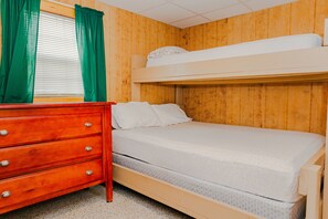 1 bedroom, bed sheets