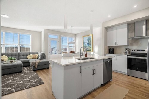 The Atrium | 2500 sqft | 2 Suites | Pet Friendly
