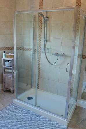 Hårføner og håndklær