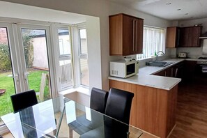Fridge, microwave, oven, stovetop - The Green House Durham Large Family & Contractor Stay Sleeps 12 with Ample Parking (Cornforth)