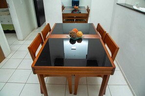 Departamento, balcón, vista al jardín | Servicio a la habitación