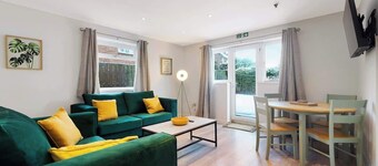 New! 5BR in Newton Drive