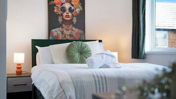5 bedrooms, WiFi, bed sheets