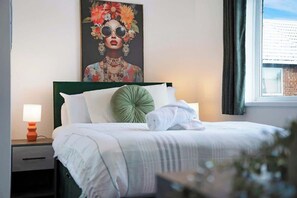 Internet, bed sheets - 5 Bedroom in Newton Drive With Free Street Parking (County Durham)