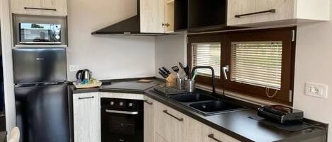 Refrigerador, microondas, horno y parrilla de estufa