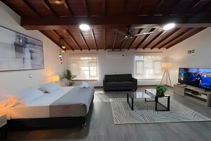 วิลล่า | ตู้นิรภัยในห้องพัก, พื้นที่ทำงานแบบใช้แล็ปท็อป, ผ้าม่านกันแสง