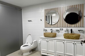 วิลล่า | ห้องน้ำ | ของใช้ในห้องน้ำฟรี, ผ้าเช็ดตัว, สบู่, ยาสระผม