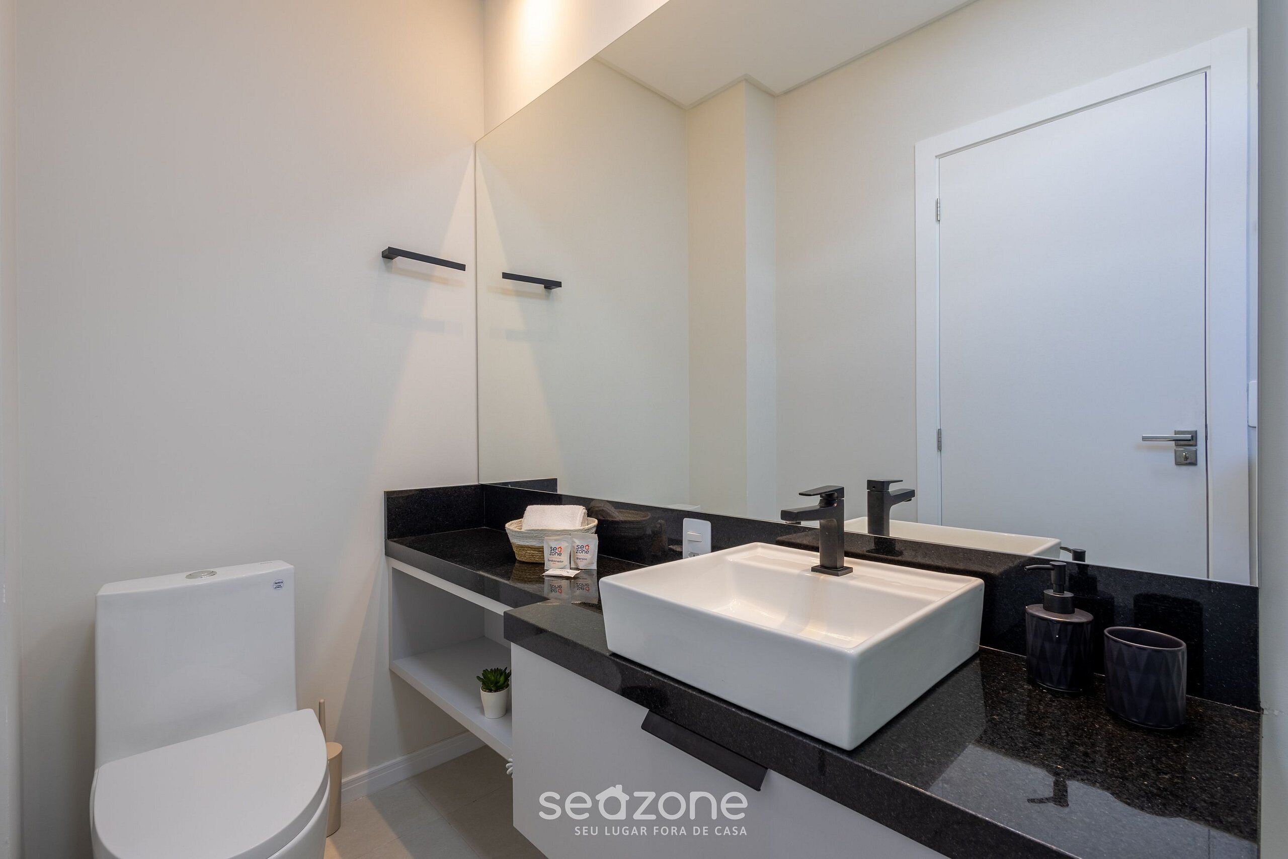 Apartamento básico | Banheiro | Chuveiro 