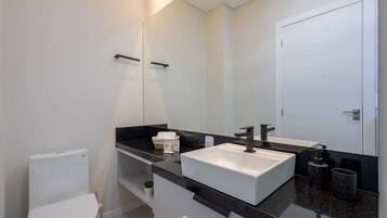 Apartamento básico | Banheiro | Chuveiro