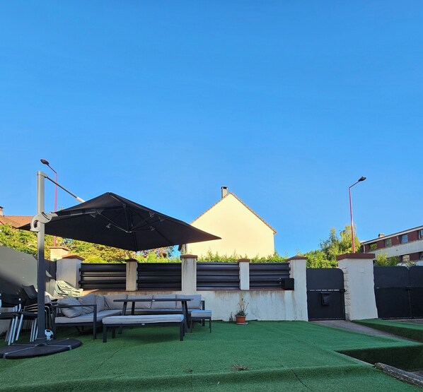 Outdoor dining - COSY APARTMENT 29M2 (Fresnes)