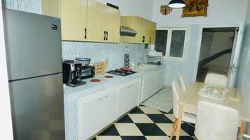 Micro-ondes, four, plaque de cuisson, lave-vaisselle