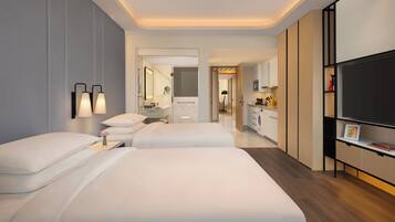 Luxe appartement, 2 slaapkamers, niet-roken, uitzicht op zwembad | Pillowtop-bedden, een laptopwerkplek, gratis babybedden, gratis wifi