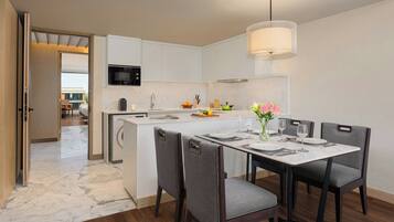 Pillowtop beds, laptop workspace, free cribs/infant beds, free WiFi