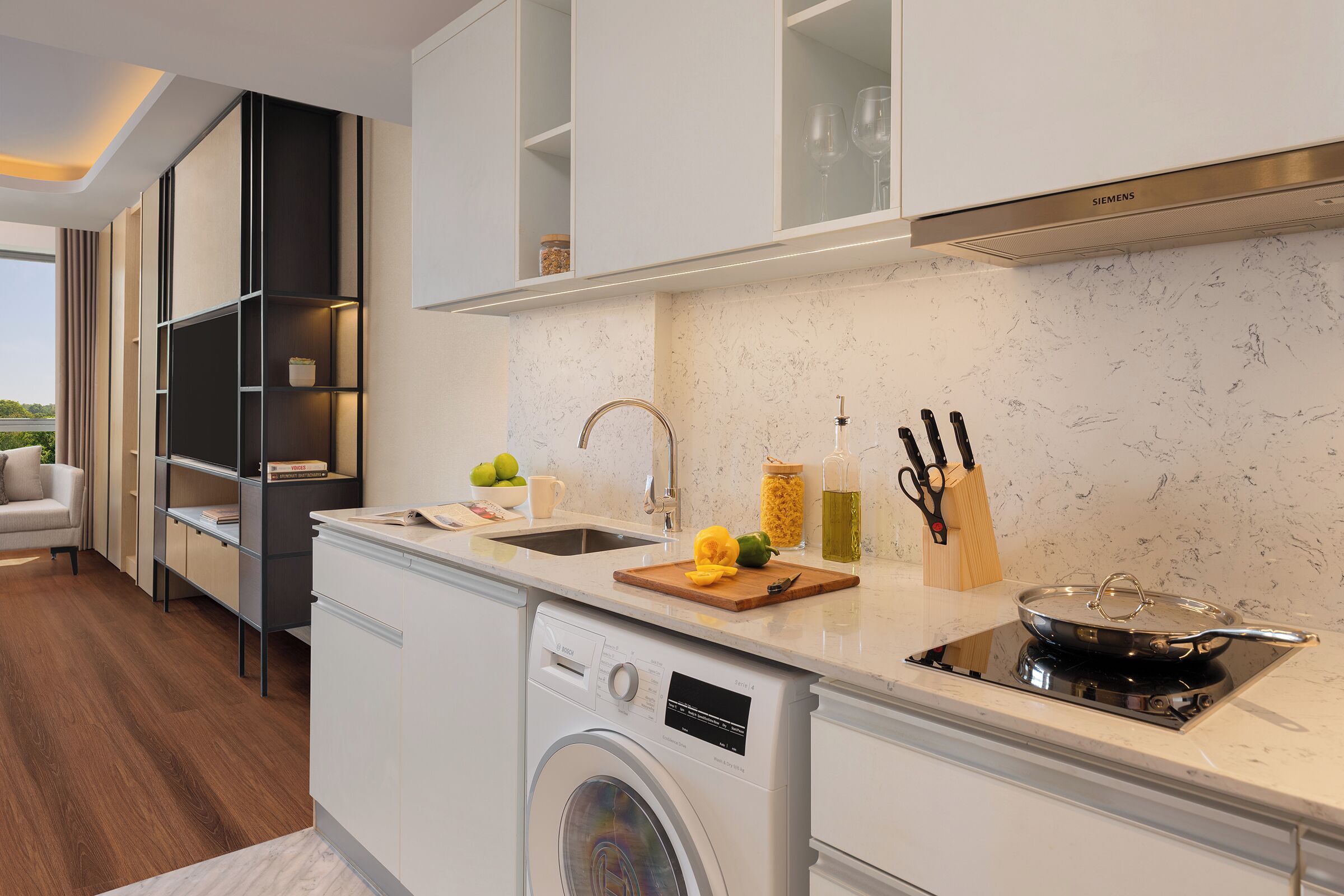 Studio, 1 King Bed | Private kitchen | Electric kettle