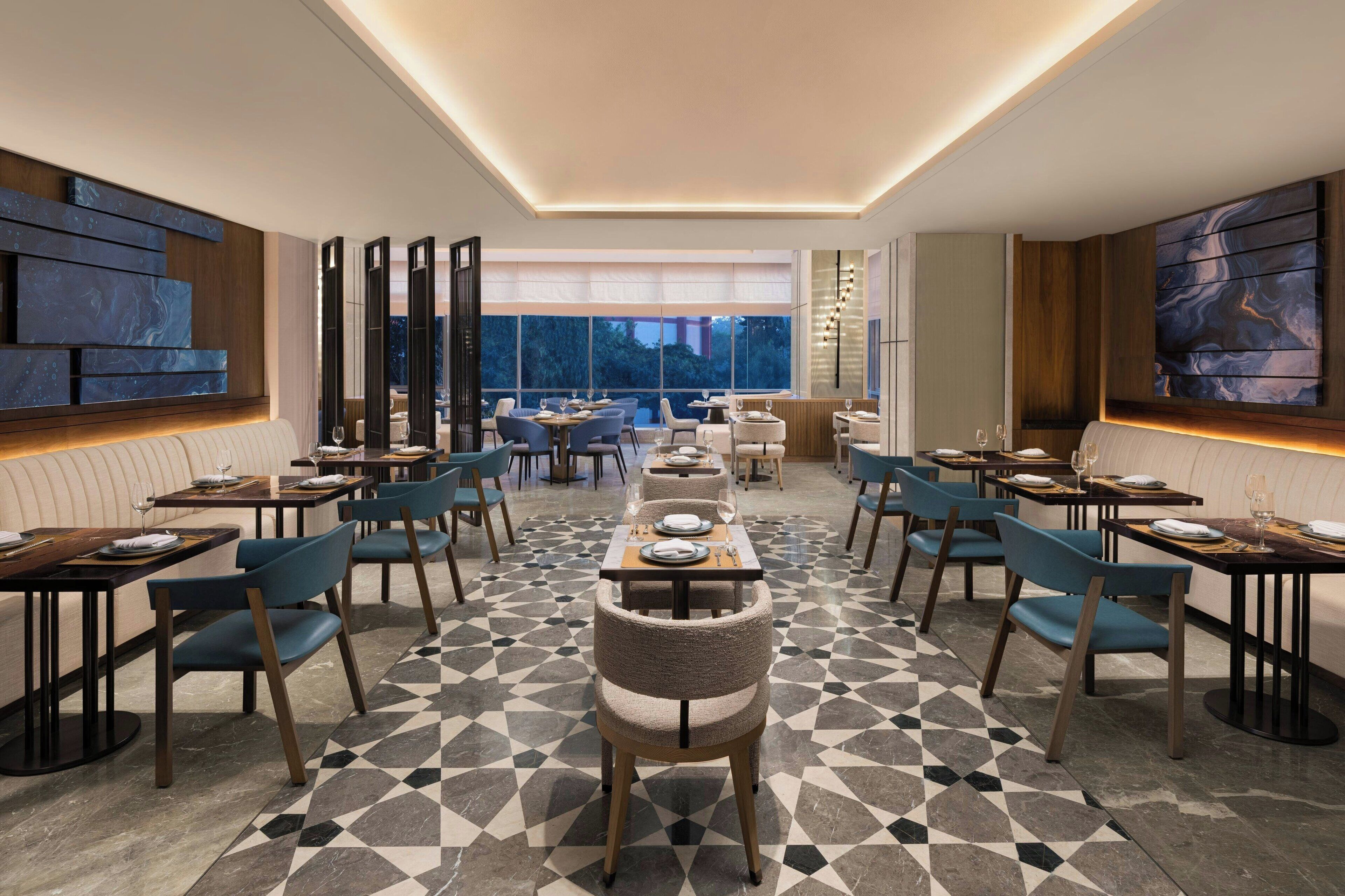 2 restaurants; breakfast, lunch, and dinner served