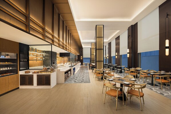 2 間餐廳,供應早餐、午餐和晚餐,亞洲料理