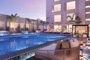 Outdoor pool - Four Points By Sheraton Amritsar, Mall Road (Amritsar)